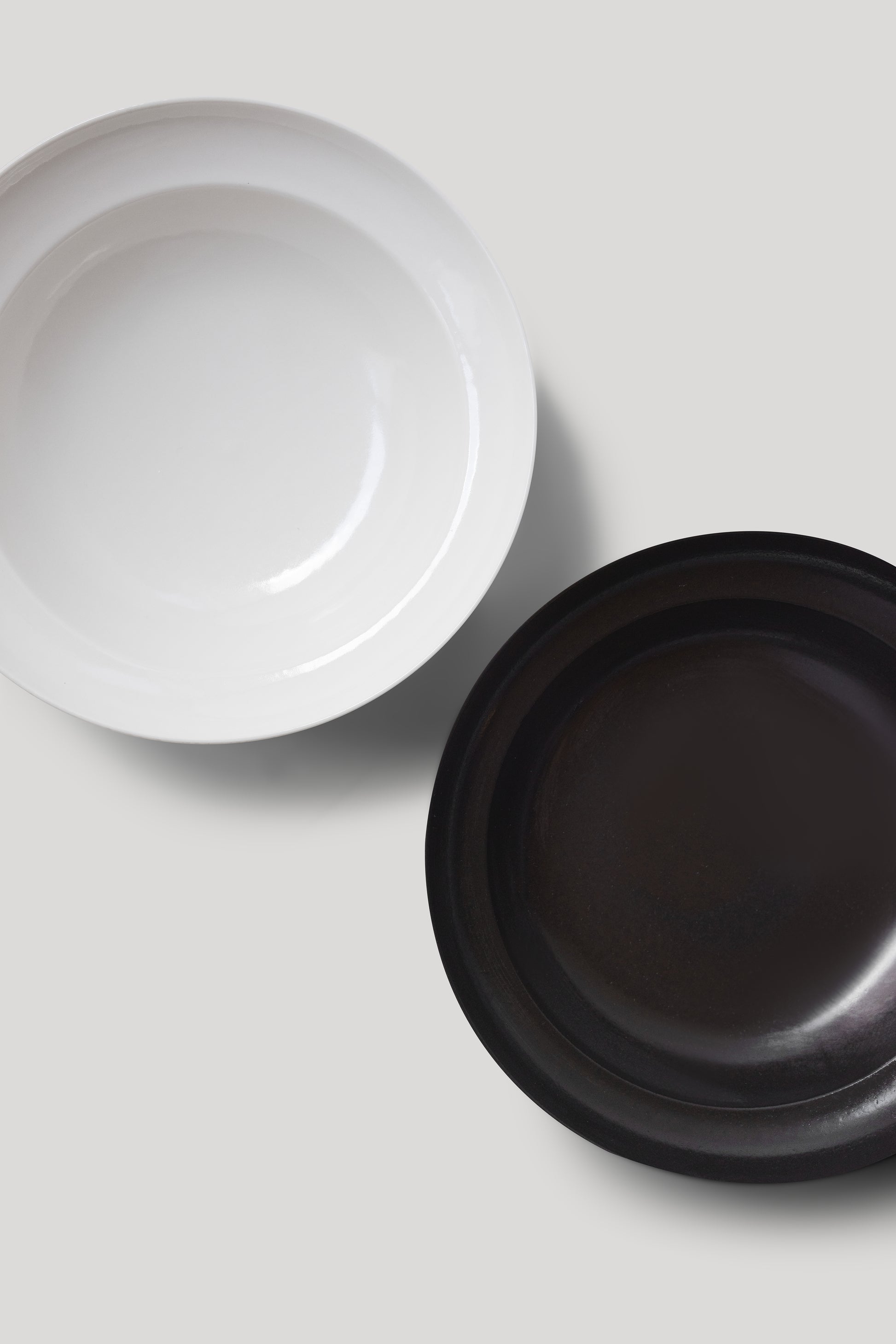 White and black plates on a light gray background