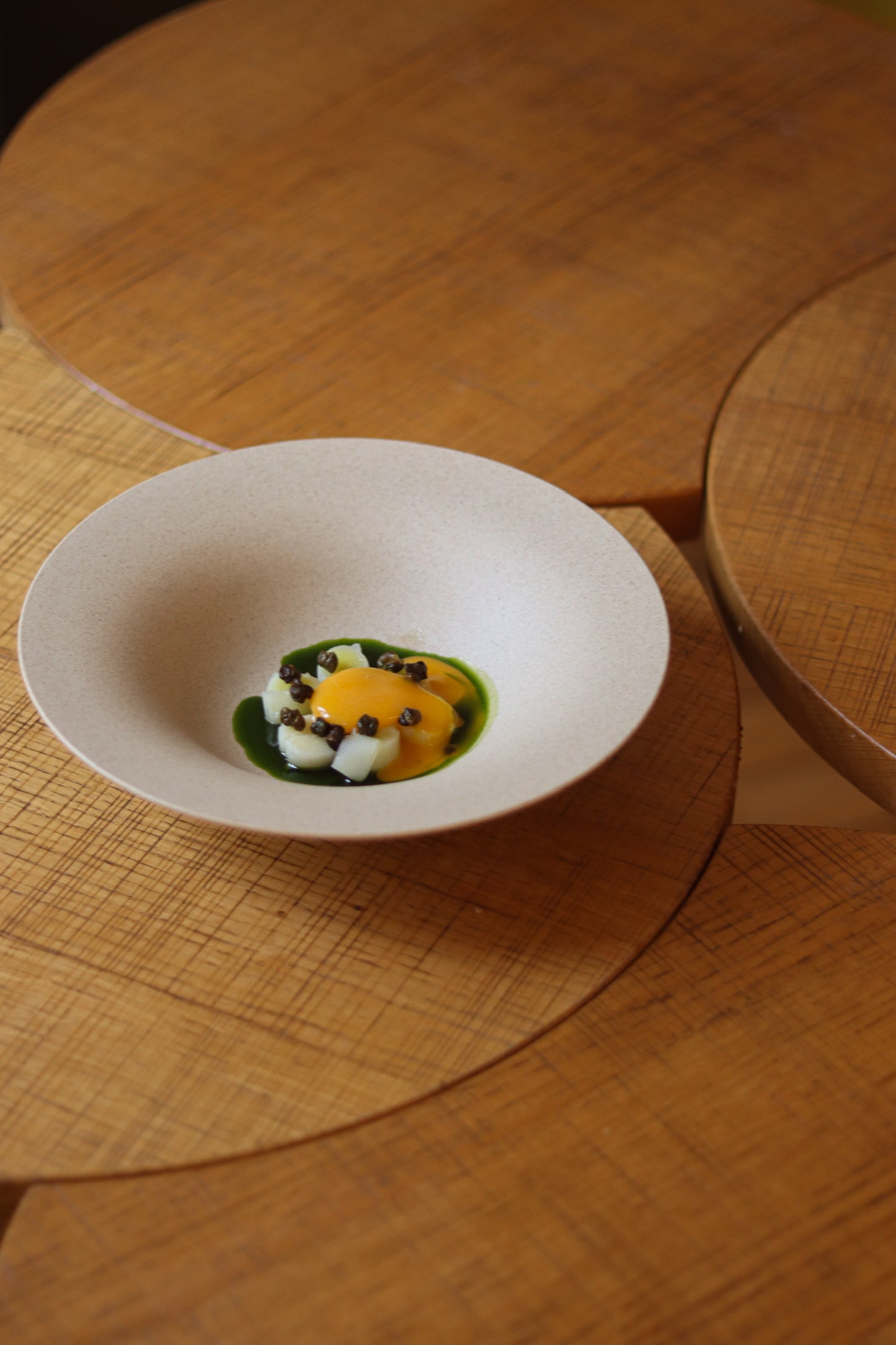 Eggshell Cao Mao Plate